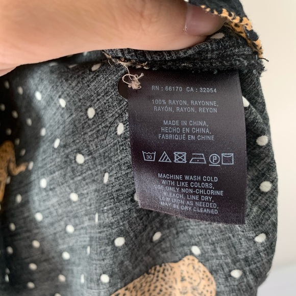 Anthropologie leopard button front rayon blouse M - Picture 5 of 8